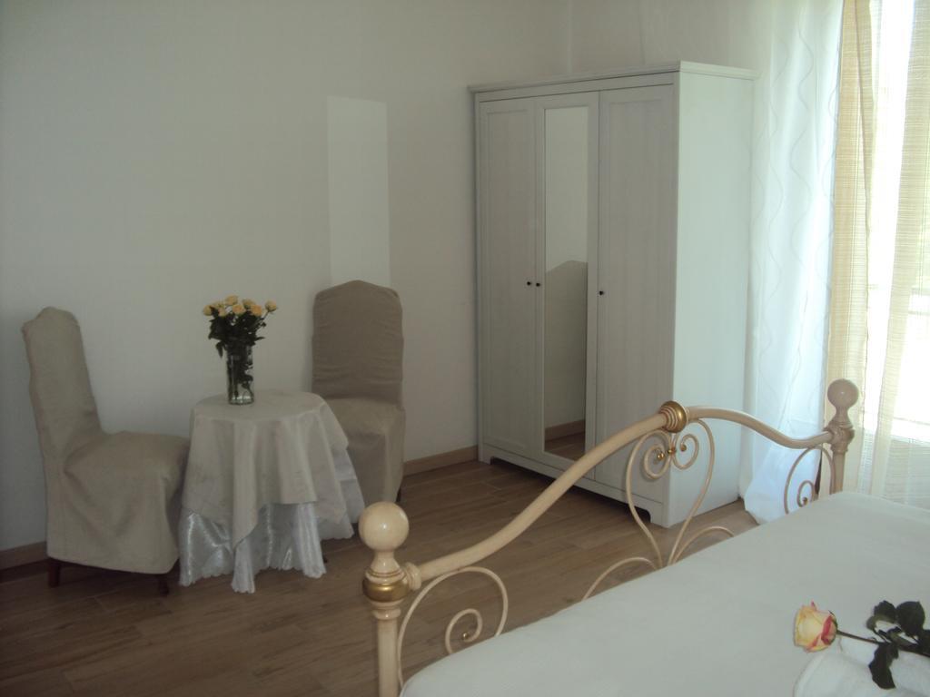 لاتيزي B&B Rosa Del Garda الغرفة الصورة